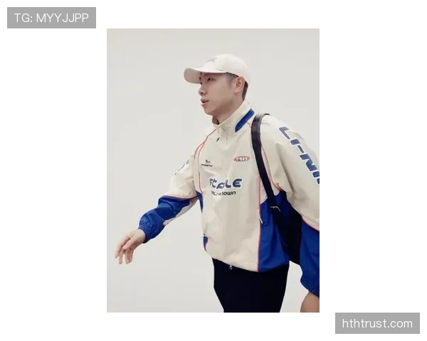 许昕一摘下比赛服，瞬间像隔壁会偷你薯片的大男孩